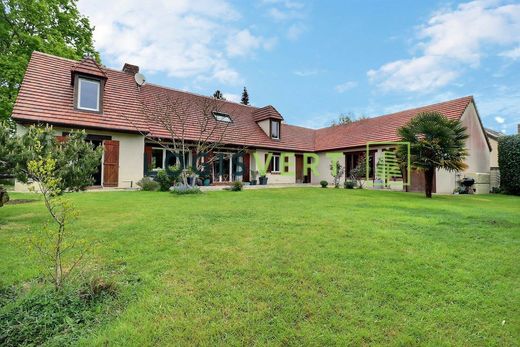 Luxury home in Magny-les-Hameaux, Yvelines