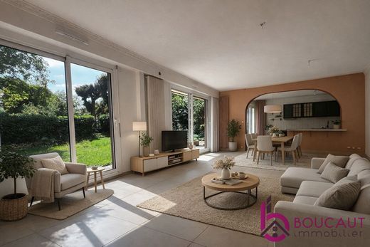 Apartment in Le Plessis-Robinson, Hauts-de-Seine