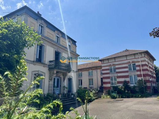 Luxe woning in Luxeuil-les-Bains, Haute-Saône