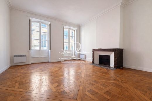 Apartment / Etagenwohnung in Bordeaux, Gironde
