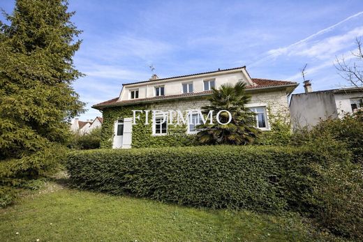 Luxus-Haus in Chennevières-sur-Marne, Val-de-Marne