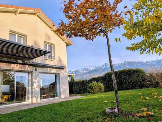 Luxus-Haus in Montbonnot-Saint-Martin, Isère
