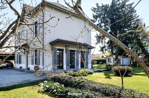Luxury home in Saint-Bonnet-de-Mure, Rhône