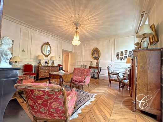 Apartment / Etagenwohnung in Versailles, Yvelines