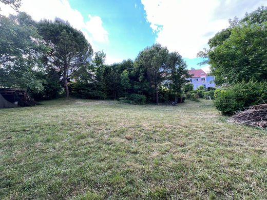 Land in Carrières-sur-Seine, Yvelines