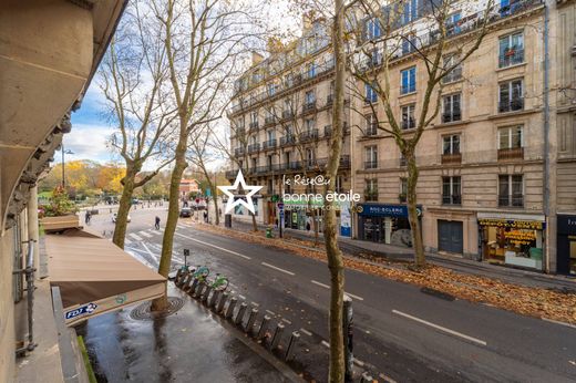 Apartment in Buttes-Chaumont, Villette, Bas Belleville, Paris