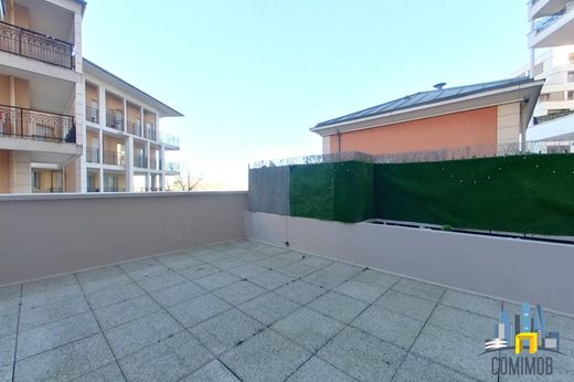 Apartment in Courbevoie, Hauts-de-Seine