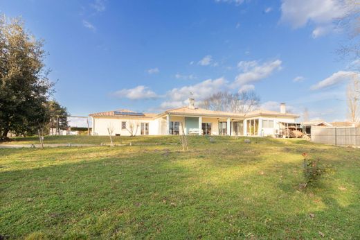 Luxury home in Saint-Médard-d'Eyrans, Gironde