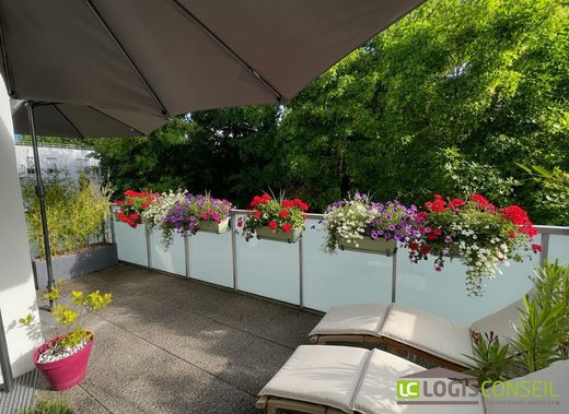 Apartment / Etagenwohnung in Châtenay-Malabry, Hauts-de-Seine