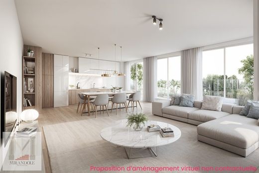 Apartment / Etagenwohnung in Nizza, Alpes-Maritimes