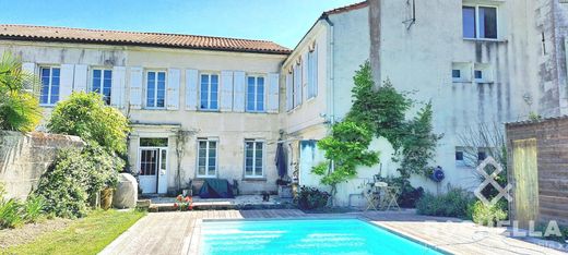 Luxury home in Tonnay-Charente, Charente-Maritime