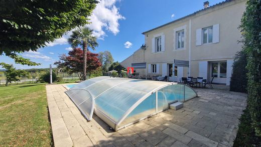 Luxe woning in Saint-André-de-Cubzac, Gironde