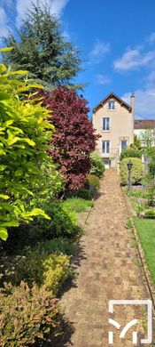 Luxury home in Le Mesnil-le-Roi, Yvelines