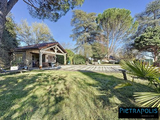 Casa di lusso a Saint-Laurent-d'Agny, Rhône