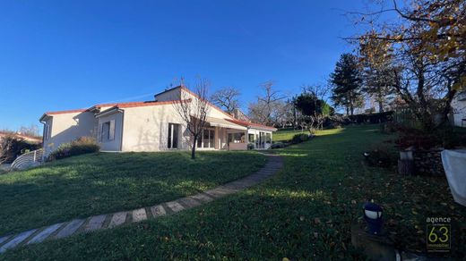 Luxe woning in Billom, Puy-de-Dôme