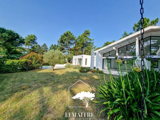 Luxury home in Les Mathes, Charente-Maritime