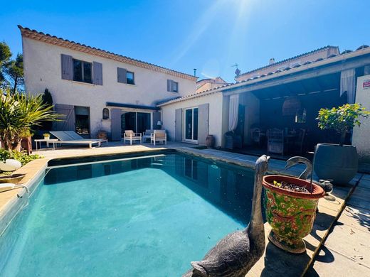 Luxury home in Sauveterre, Gard