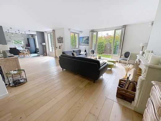 Luxury home in Vaucresson, Hauts-de-Seine