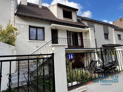 Luxury home in Le Plessis-Robinson, Hauts-de-Seine