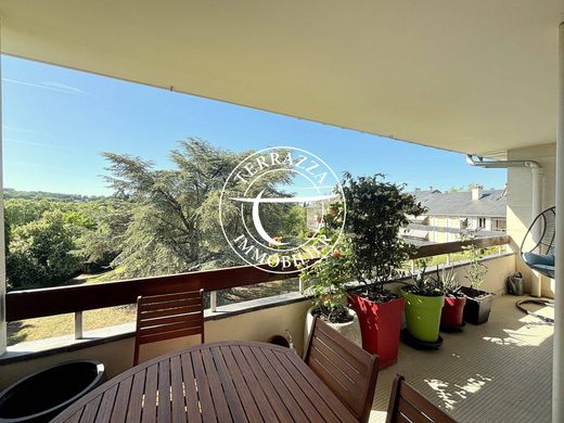 Apartment / Etagenwohnung in Louveciennes, Yvelines