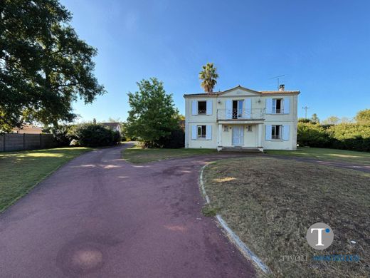 Luxury home in Vertheuil, Gironde