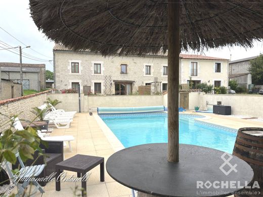 منزل ﻓﻲ Aulnay, شارنت البحرية