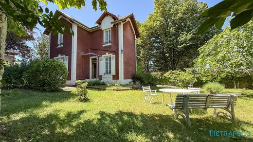 Luksusowy dom w Bron, Rhône