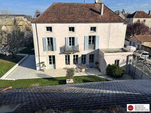 Luxus-Haus in Semur-en-Auxois, Cote d'Or