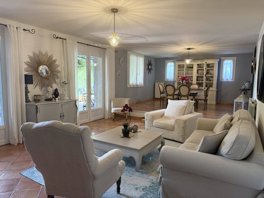 ‏בתי יוקרה ב  Carnoules, Var