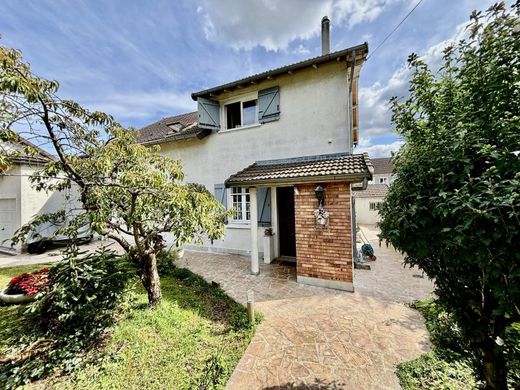 Casa di lusso a Noisy-le-Grand, Seine-Saint-Denis