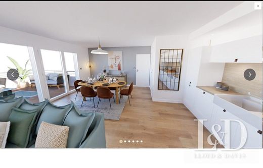 Apartment / Etagenwohnung in Camblanes, Gironde