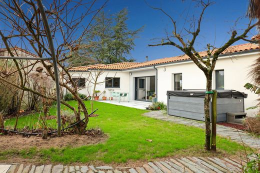 Luxus-Haus in Gorges, Loire-Atlantique