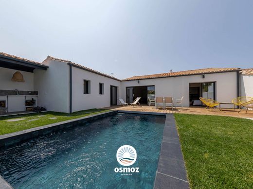 Luxury home in Sainte-Marie-de-Ré, Charente-Maritime
