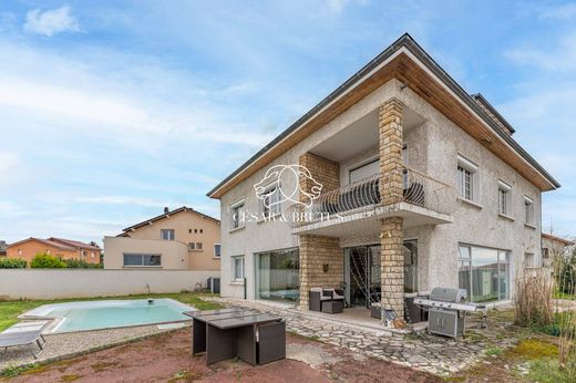 Luxury home in Saint-Laurent-de-Mure, Rhône