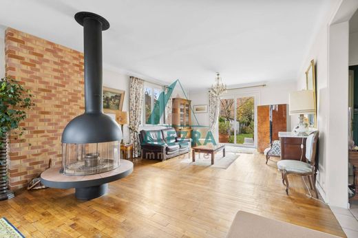 Luxus-Haus in Le Mesnil-le-Roi, Yvelines