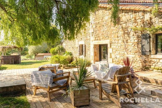 Luxury home in Saint-Savinien, Charente-Maritime