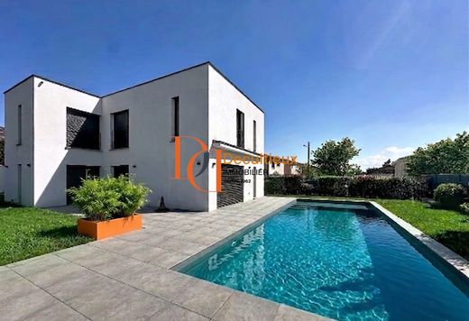 Luxus-Haus in Montanay, Rhône