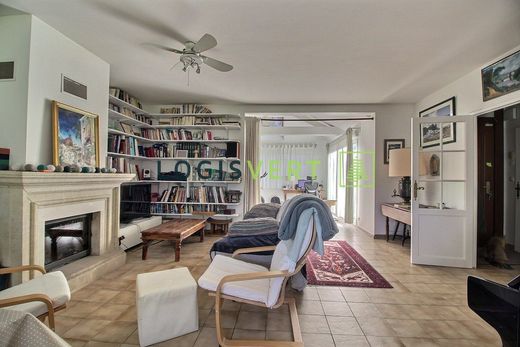 Luxury home in Orsay, Essonne