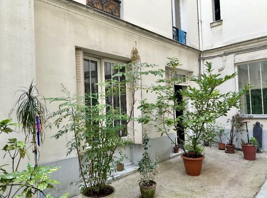 Apartment / Etagenwohnung in Montmartre, Abbesses, Grandes-Carrières, Paris