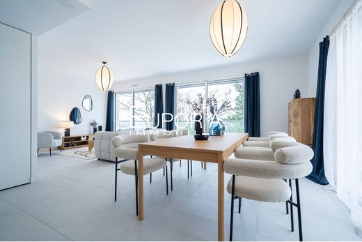 Apartment in Saint-Didier-au-Mont-d'Or, Rhône