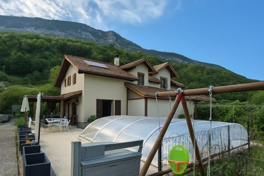 Luxus-Haus in Le Gua, Isère