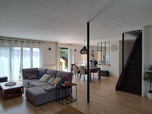 Luxury home in Clamart, Hauts-de-Seine