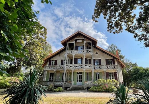 Luxury home in Pineuilh, Gironde