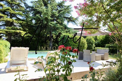Luxury home in Saint-Saturnin-lès-Avignon, Vaucluse
