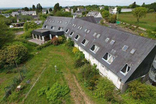 Complexes résidentiels à Plounéour-Ménez, Finistère
