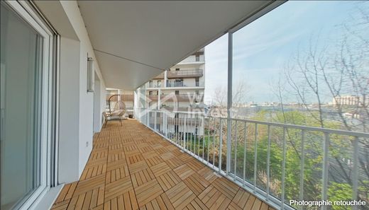 Apartment / Etagenwohnung in Clichy, Hauts-de-Seine