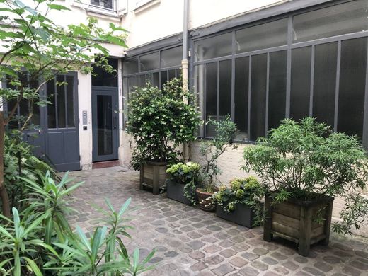 Apartment in Canal Saint Martin, Château d’Eau, Porte Saint-Denis, Paris