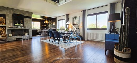 Luxury home in Panazol, Haute-Vienne