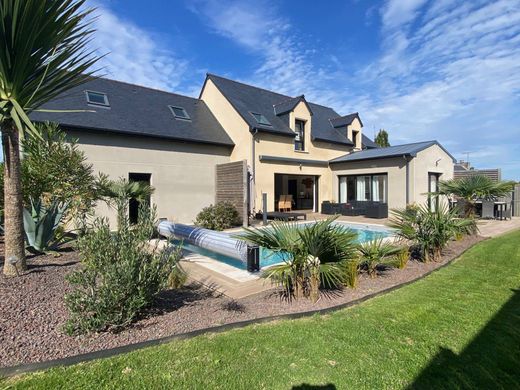 Luxury home in Le Minihic-sur-Rance, Ille-et-Vilaine