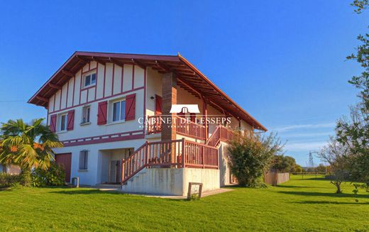 Luxus-Haus in Ustaritz, Pyrénées-Atlantiques